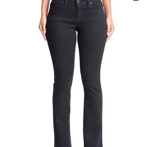 Best butt shaping women’s jeans. Size 13/31